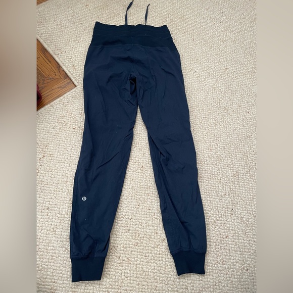 Lululemon dance studio joggers in True Navy size 4 - Picture 3 of 4